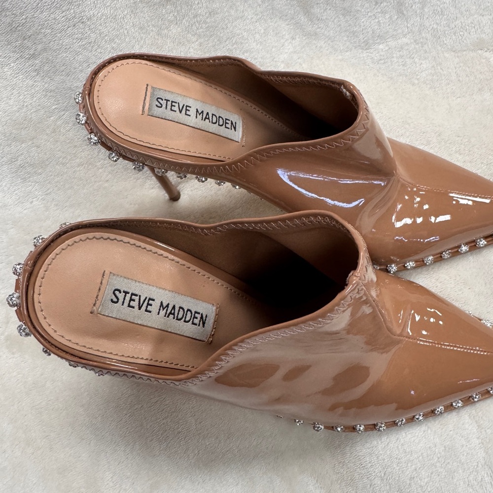 Elegant Tan Stiletto Mules - Picture 7 of 7
